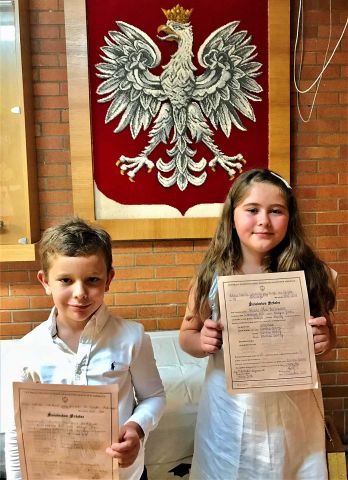 Nicole i Mason Pachowicz są wzorowymi uczniami Polskiej Szkoły Dokształcającej działającej przy parafii św.św. Cyryla i Metodego na Greenpoincie. Foto: Archiwum rodziny Pachowiczów