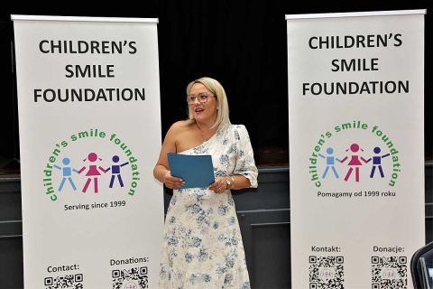 Joanna Gwóźdź, prezes Childrens Smile Foundation, podczas powitania przybliżyła uczestniczkom akcji wiadomości na temat siatkówczaka