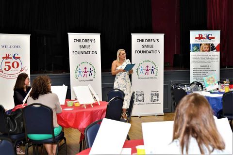 Joanna Gwóźdź, prezes Childrens Smile Foundation, podczas powitania przybliżyła uczestniczkom akcji wiadomości na temat siatkówczaka